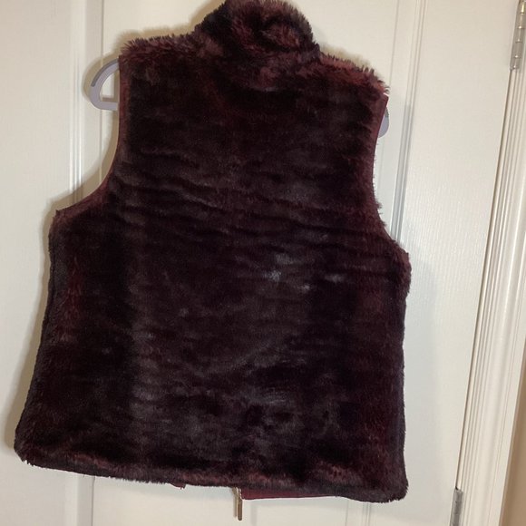 Lady Hathaway Women's Red Reversable Vest Size M Faux Fur Lining Pockets Warm - Picture 2 of 10